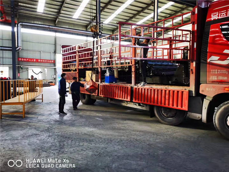 4朰巭љC(j) l(f)؛b܇F(xin)(chng)