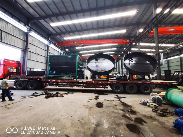 廣東惠州客戶年產(chǎn)3萬噸顆粒有機肥生產(chǎn)線第六車發(fā)貨現(xiàn)場